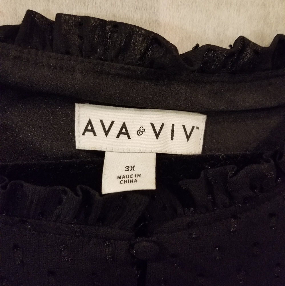 NWOT Lovely Flowy Blouse with Ruffle Details and Embellishments Size 3X - Picture 4 of 6